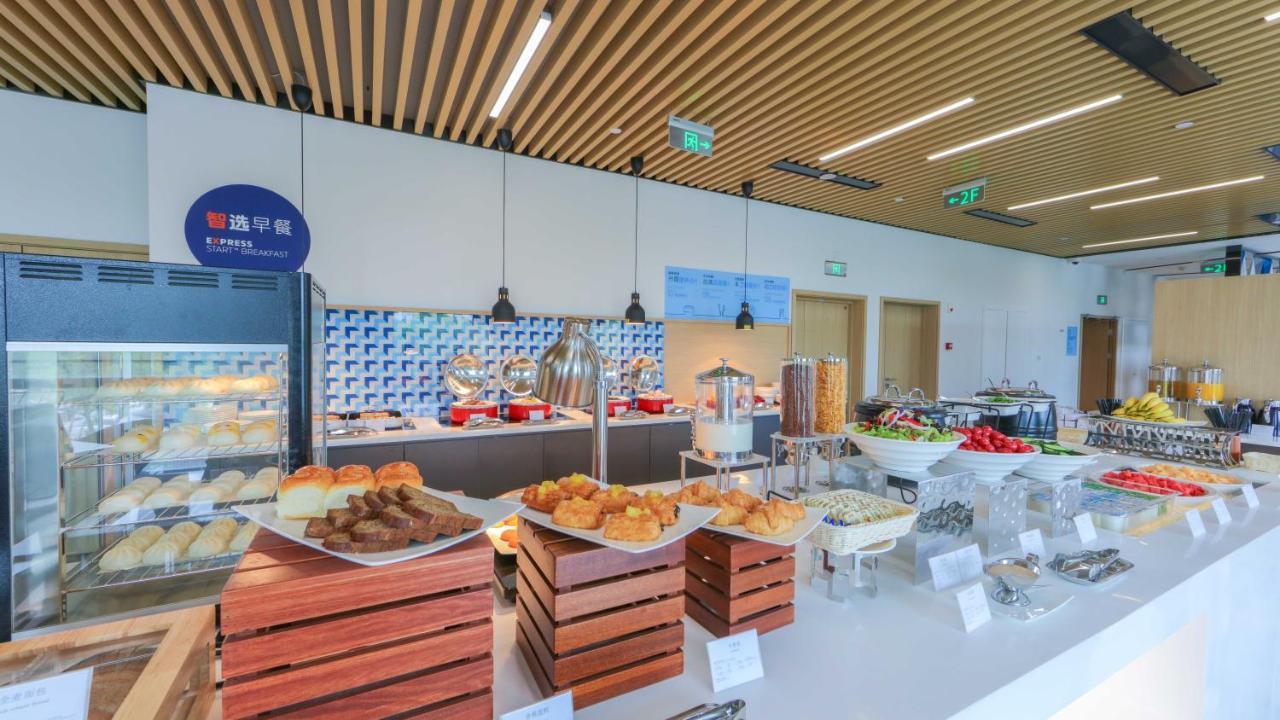 Holiday Inn Express Shanghai Pudong Airport By Ihg Kültér fotó