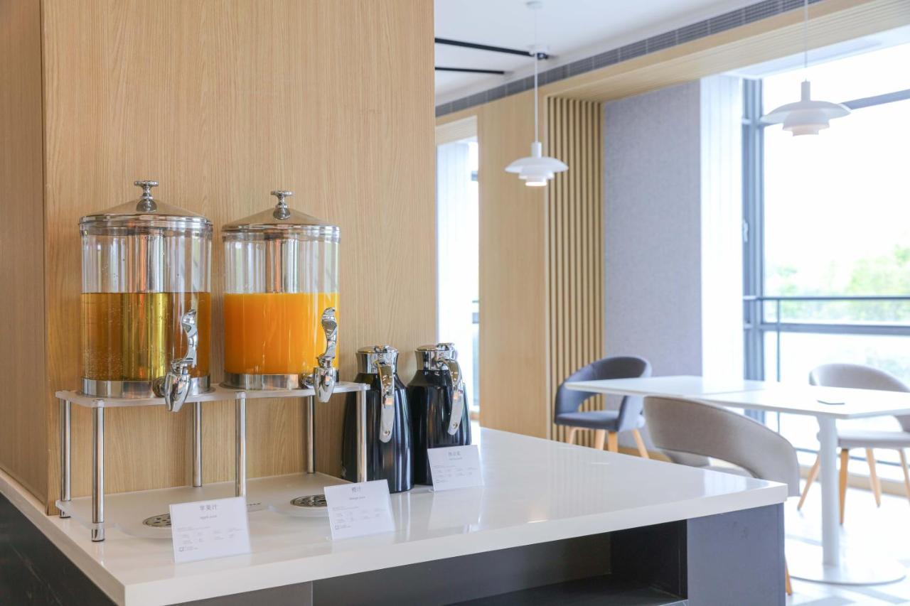 Holiday Inn Express Shanghai Pudong Airport By Ihg Kültér fotó